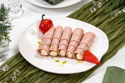 Рулетики из колбасы с сыром