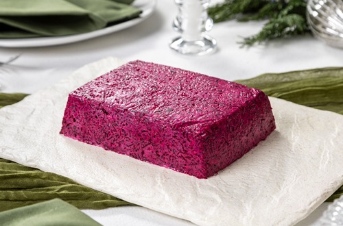 Сельдь под шубой с яблоком и грецкими орехами