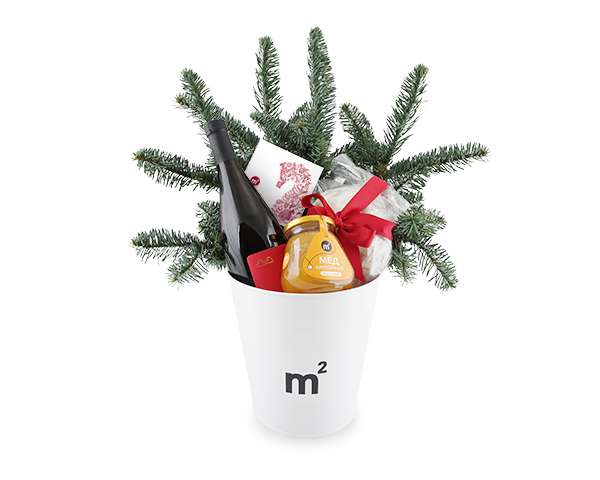 Подарочный набор №4 с бутылкой вина, рождественским штолленом и фермерским медом